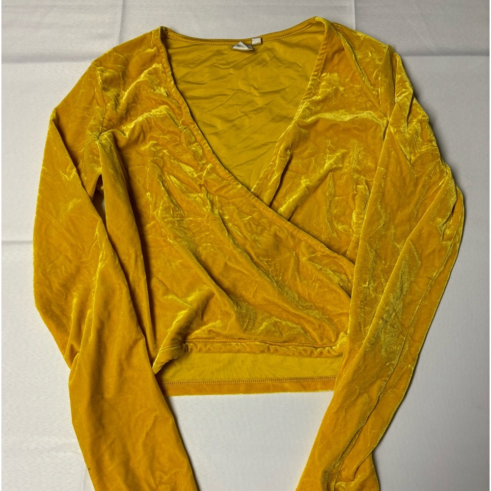 (2/$15) VELOUR GOING OUT TOP 💛